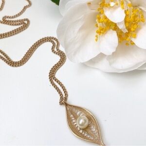 Vintage Sarah Coventry Necklace Earrings Set